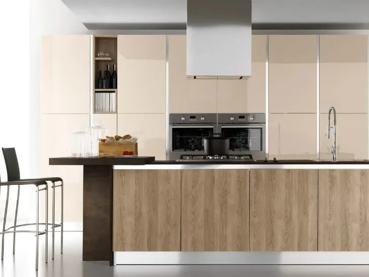 Cucina Moderna con isola Nevada finitura rovere sabbia e tortora di Mobilturi