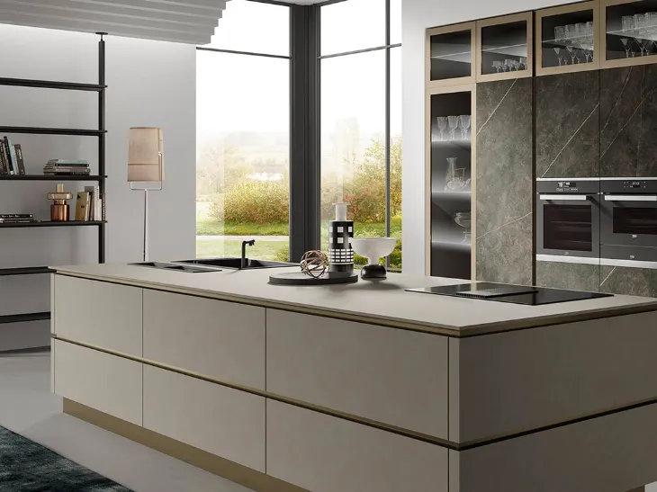 Cucina Moderna con isola Stratos in gres light grey e gres calcite nera di Mobilturi