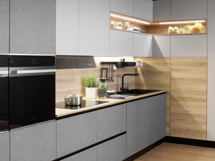 Cucina Moderna lineare Zante finitura stone ardesia, matt argento e rovere sabbia di Mobilturi